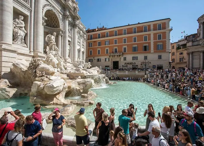 La Finestra Su Fontana Di Trevi - Design Roma